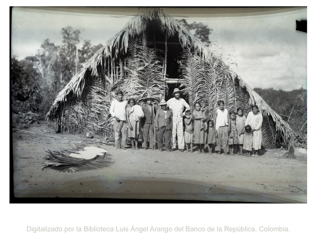 Venturello entre un grupo indígena. Imagen exclusiva de divulgación, prohibido su uso.