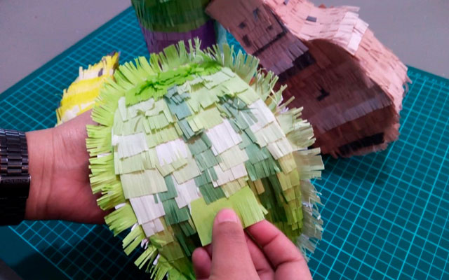 Taller de elaboración de piñatas en casa