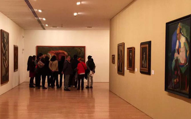Visitantes de exposición en el MAMU 