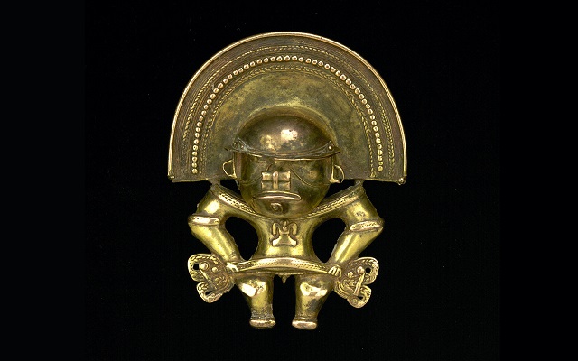 Representación en oro de un humano-murciélago. 