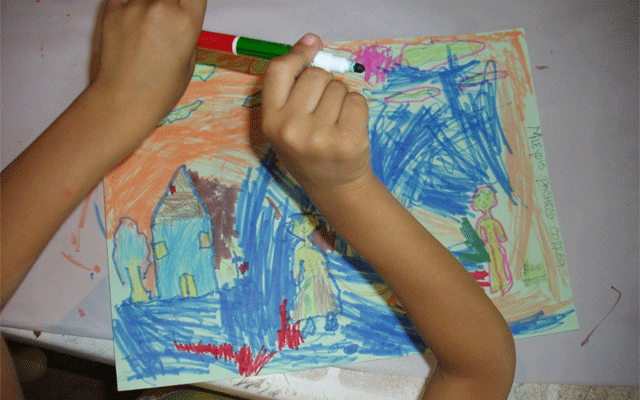 Dibujo infantil coloreado
