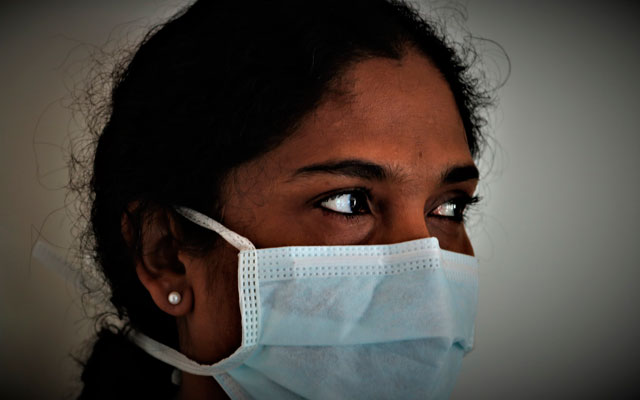 Mujer con tapabocas