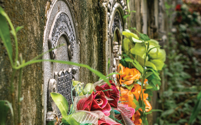 Memento Mori. Tumbas y cementerios en Providencia y Santa Catalina