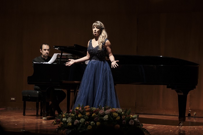 Concierto ofrecido por la soprano Ana María Ruge y el pianista Alejandro Roca el miércoles 15 de mayo en la Sala de Conciertos de la Biblioteca Luis Ángel Arango como parte de la Temporada Nacional de Conciertos del Banco de la República.