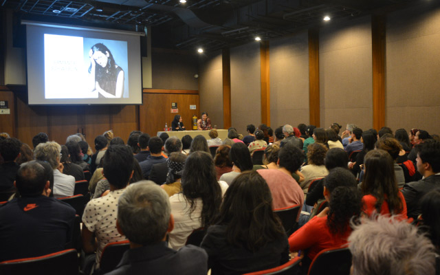 Conferencia Nosotras las otras, o la literatura desde lo femenino, por Samanta Schweblin  en la BLAA parte del Hay Festival y Bogotá39.