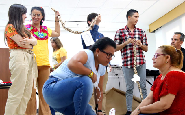 Mediadores culturales del proyecto La Paz se toma la palabra durante la experiencia PRE-TEXTOS.