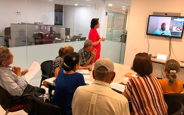 Usuarios de la sala de investigadores del Centro Cultural de Neiva