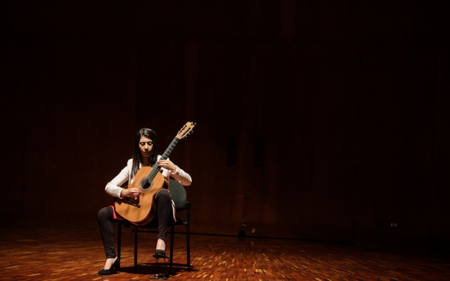 Concierto ofrecido por la guitarrista Alejandra Díaz el jueves 6 de septiembre de 2018 en la Sala de Conciertos de la Biblioteca Luis Ángel Arango en el marco de la Serie de los Jóvenes Intérpretes. 