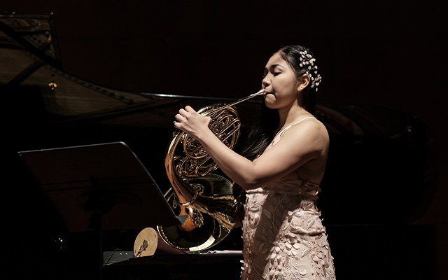 Concierto de Alexa Capera realizado el jueves 5 de septiembre de 2019 en la Sala de Conciertos de la Biblioteca Luis Ángel Arango en el marco de la Serie de los Jóvenes Intérpretes. 