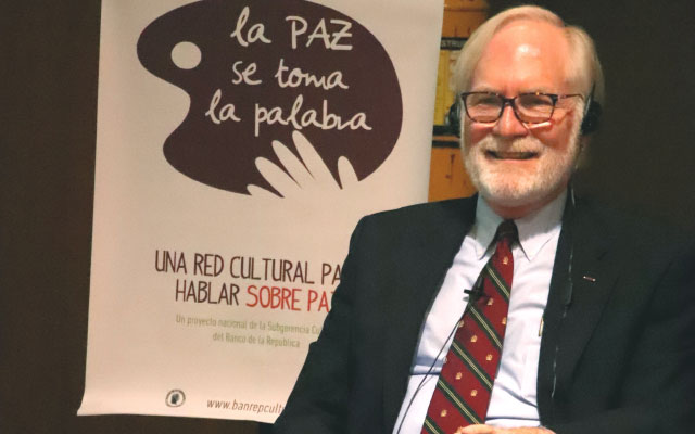 David Crane, en conferencia como parte del ciclo Hablemos de verdad