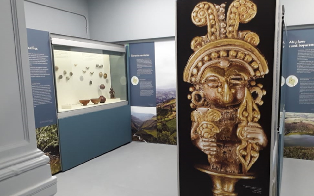 Montaje de la exposición temporal "El paisaje, la gente y el oro en la Colombia prehispánica" en Cartagena.
