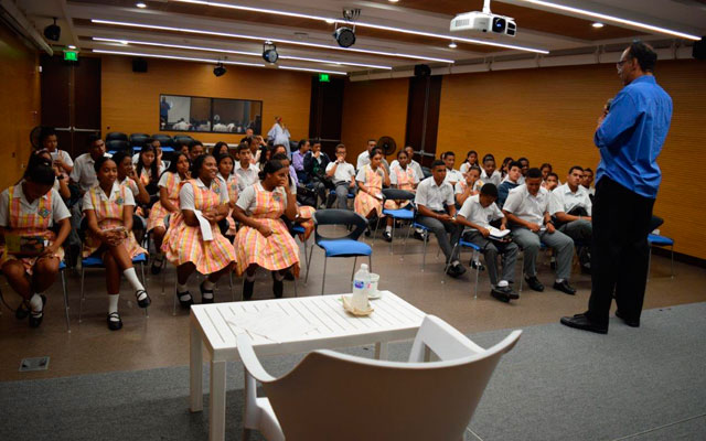 Estudiantes en Encuentro Insular de Escritores en San Andrés 