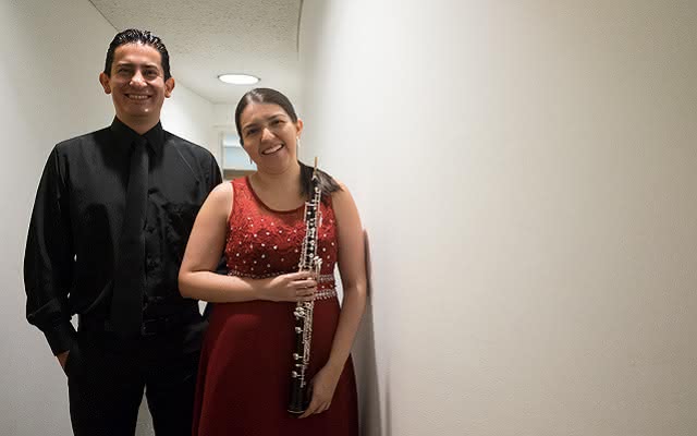 Concierto ofrecido por Viviana Salcedo y Raúl Mesa el domingo 6 de mayo en la Sala de conciertos de la Biblioteca Luis Ángel Arango como parte de la Serie de los Jóvenes Intérpretes del Banco de la República. 