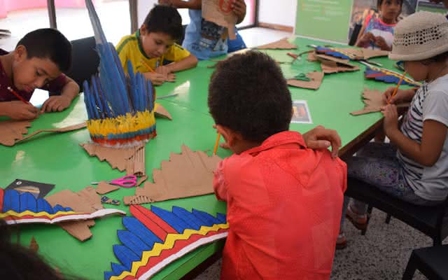 Elaboración de coronas en Leticia