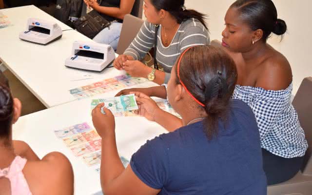 Taller de billetes en San Andrés 