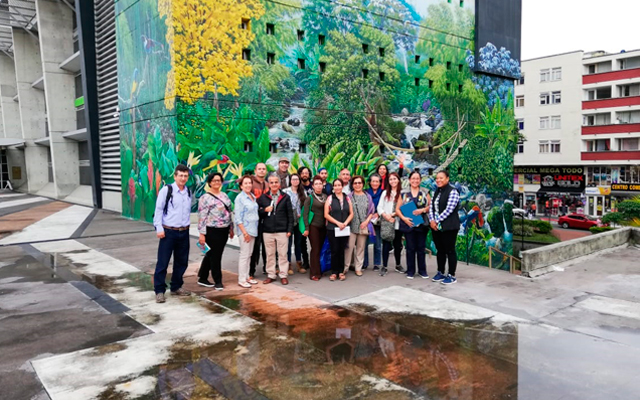 Memorias de ciudad: recorrido histórico por el centro de Armenia, como parte de las actividades del programa Bicentenario de una nación en el mundo y en el marco del proyecto '130 años de memorias'.