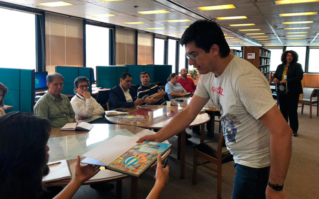 Asistentes y mediador del taller de economía en cómic en Medellín 