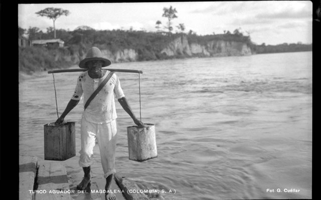 Típico aguador del Magdalena por Gumersindo Cuéllar 