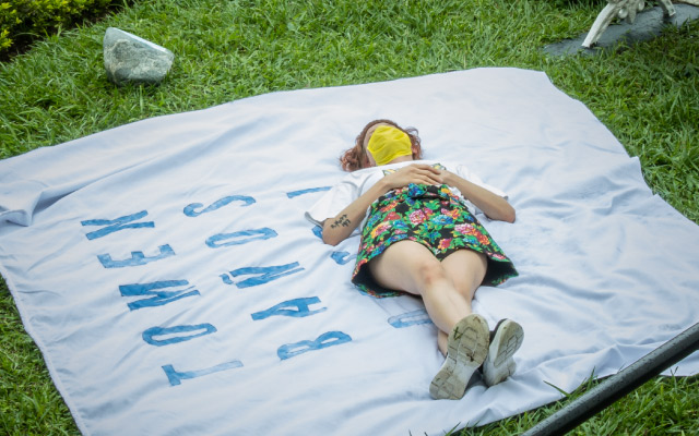 El arte de tomar el sol en cuarentena, Quinaya Qumir. Parte del proyecto cultural Interior/Exterior.