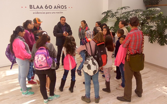 Visita de niños de Fomeque a la BLAA