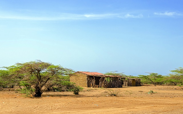 Ranchería de los Wayúu en La Guajira. Los Wayúu no se organizan en poblados sino en conjuntos de ranchos cuyos habitantes se encuentran unidos por lazos de parentesco.