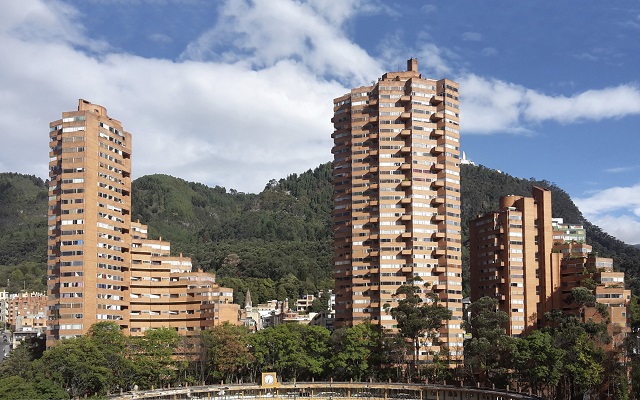 Un arquitecto, una obra. Rogelio Salmona y el conjunto residencial El ...