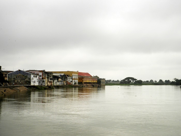 Río Sinú frente al centro histórico de Lorica.