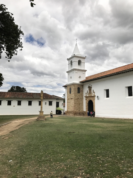Vista de la iglesia Nuestra Señora del Carmen en Villa de Leyva.