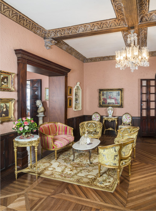 [6] Salón francés en el museo El Castillo
