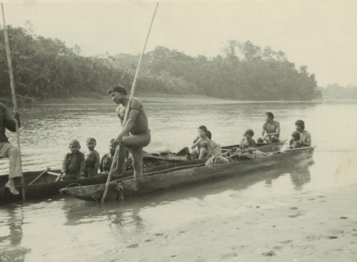 [3] Indígenas en canoas, rio Guayabero 1935, fotografía 0325.0255 - Gustaf Bolinder (1888-1957)