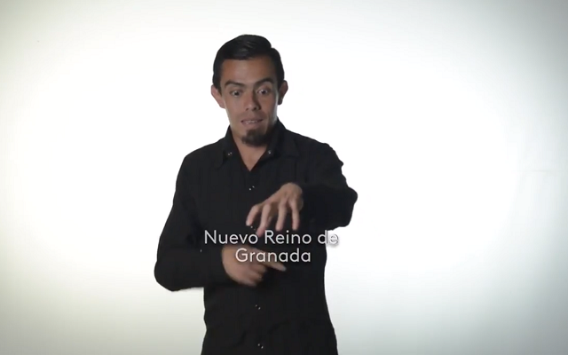 Interprete de lengua de señas colombiana dando a conocer la Casa de la Moneda