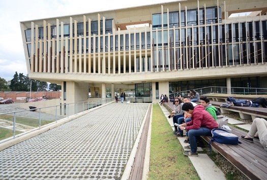 Facultad de Enfermería de la Universidad Nacional de L. Álvarez.