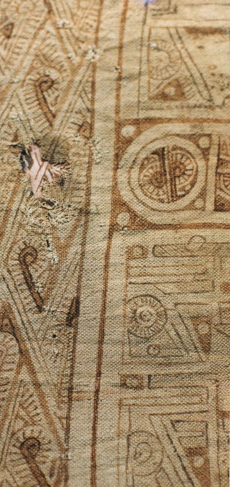 Fibras naturales y arte textil en Boyacá y Santander. Fragmento textil guane pintado con pincel.