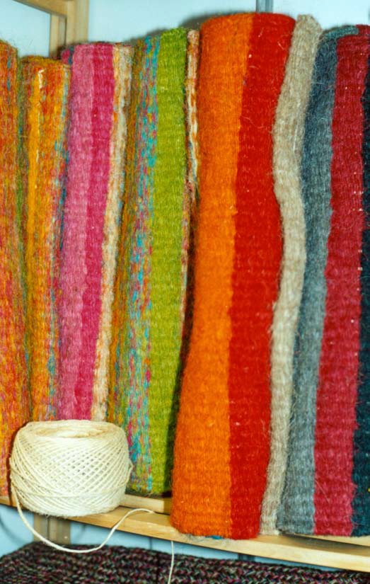 Fibras naturales y arte textil en Boyacá y Santander. Tapetes elaborados con mota de fique. Curití.