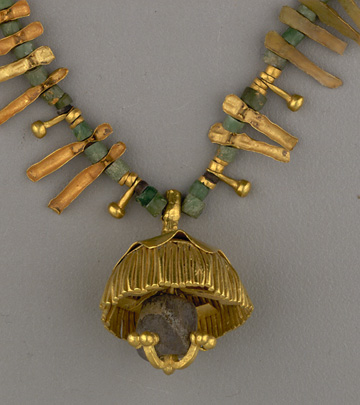 Colgante Malagana en forma de flor de passiflora, 100 a.C. - 400 d.C.