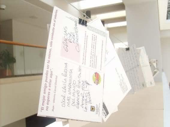 Exposición las cartas sobre la mesa. Carta postal