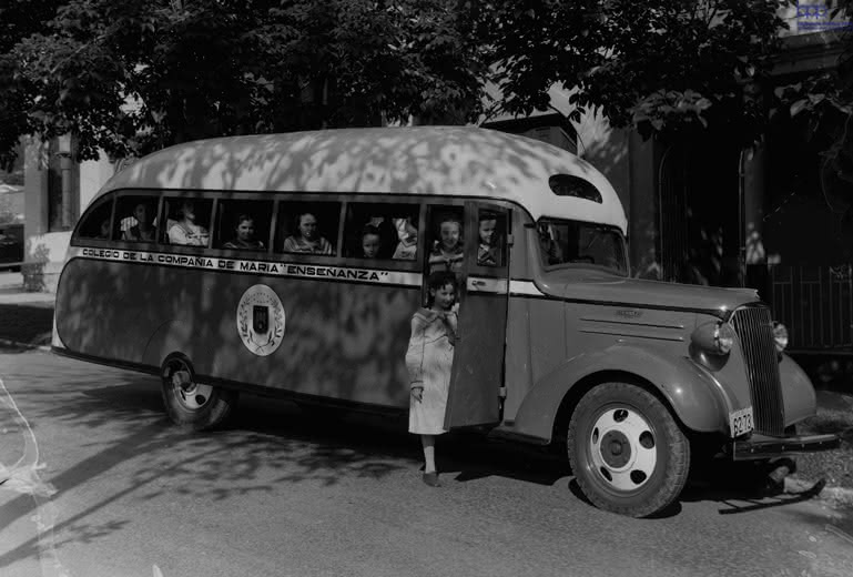 Transporte para alumnas del Colegio La Enseñanza [Medellín] 1939 