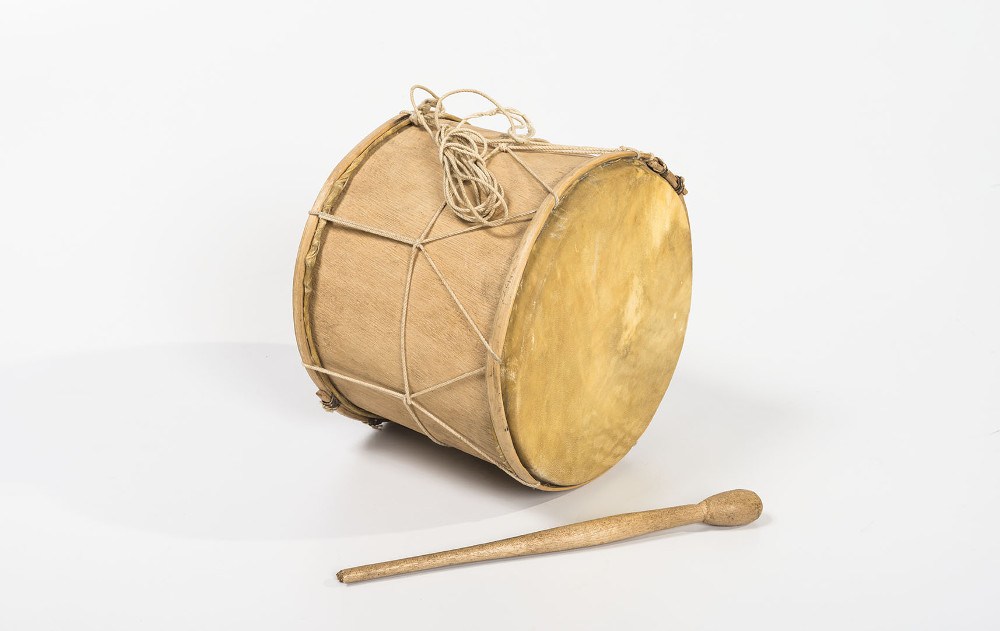 Tambor. Instrumento musical hecho de madera y membranas