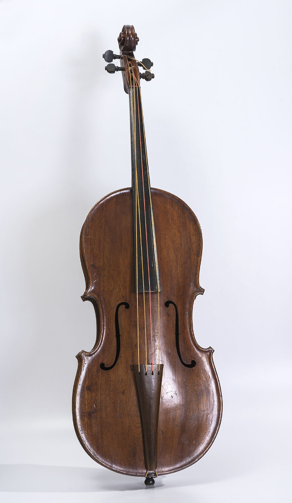 Violonchelo. Instrumento musical de cedro.