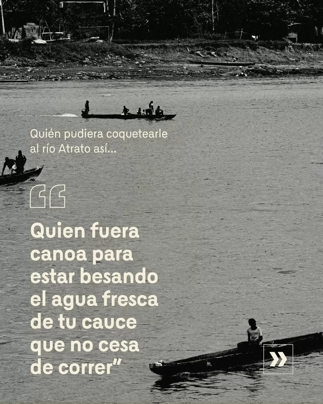 Fotografía a blanco y negro de Oscar Garces. Mostrando una panorámica de Chocó, Quibdó, Colombia. Y con unos pescadores del río Atrato. Shutterstock