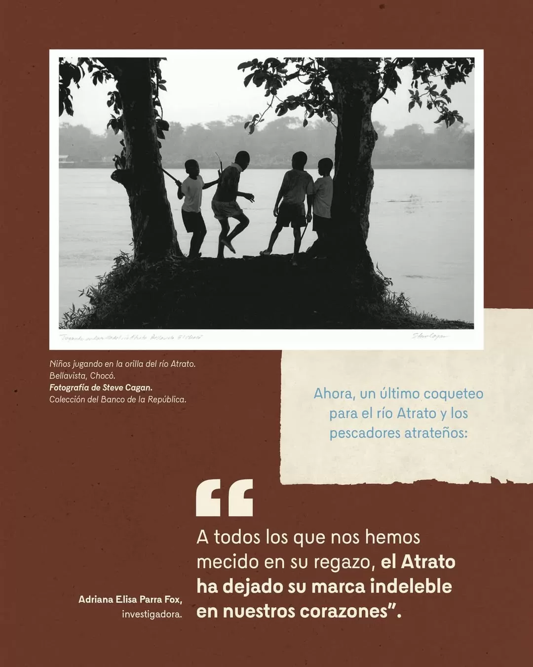 Foto a blanco y negro de niños jugando en la orilla del río Atrato. Bellavista, Chocó. Fotografía de Steve Cagan