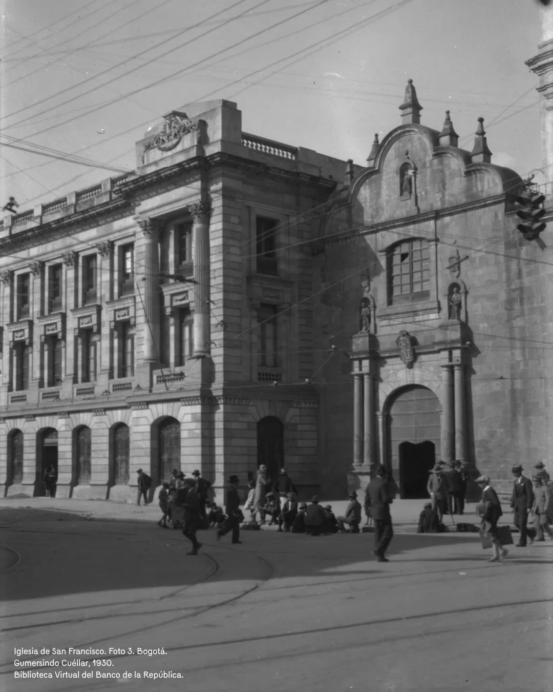 En Bogotá, la Iglesia de San Francisco reconstruyó su torre tras el terremoto de 1785.