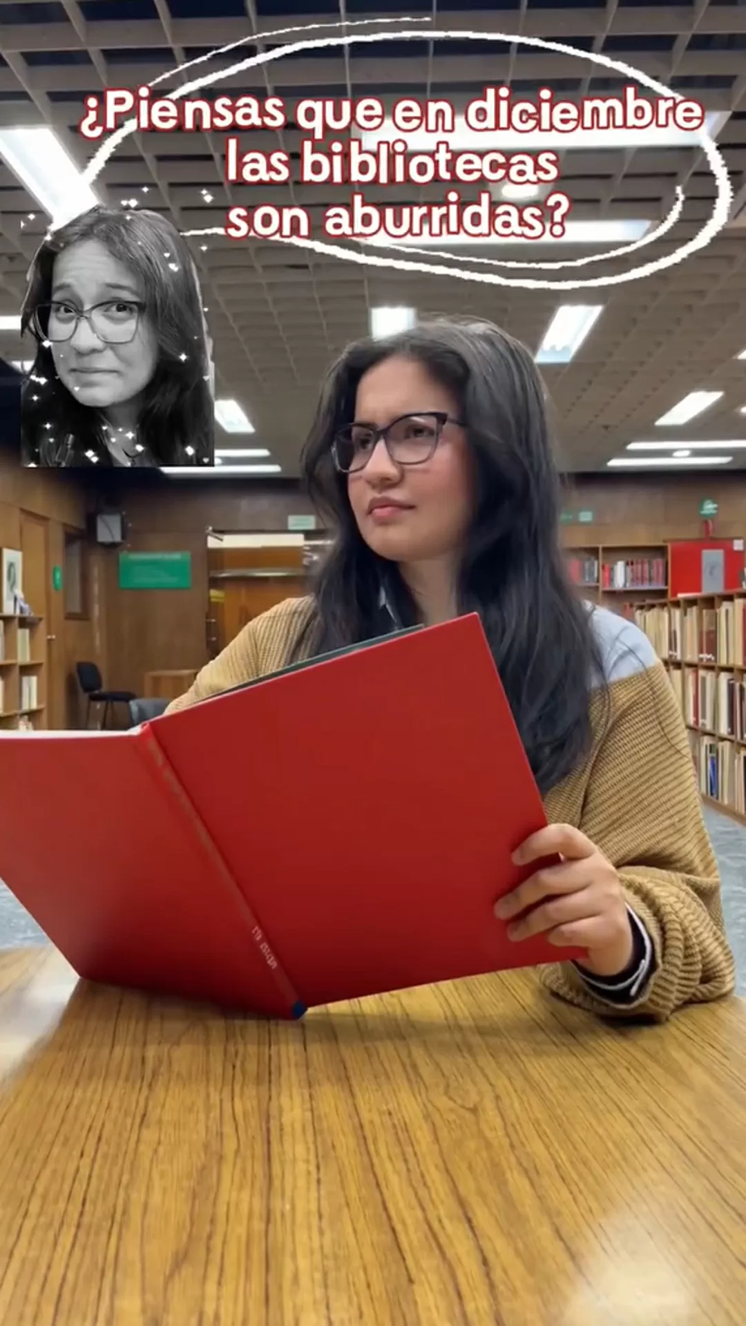 Video, con dos mujeres, explicando todo sobre los 14 Cañonazos en la Sala de Música de la BLAA