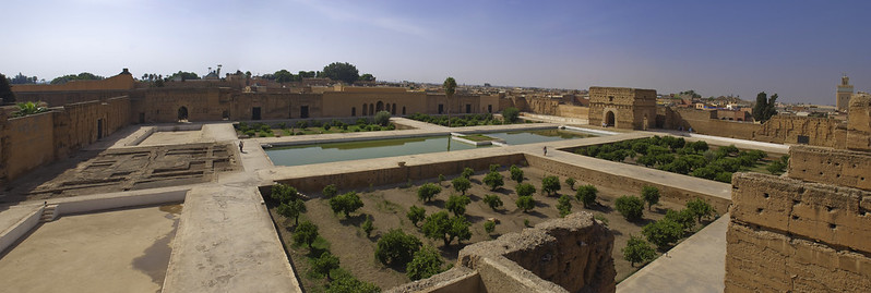 Naranjos en el palacio El Badi de Marrakech, vistos desde el recorrido de las terrazas. Foto de Jonybraker en Flickr.  