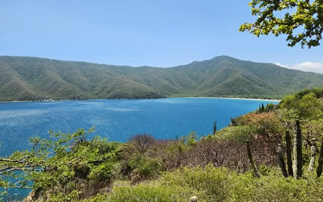Paisaje de una bahía de la Sierra Nevada de Santa Marta