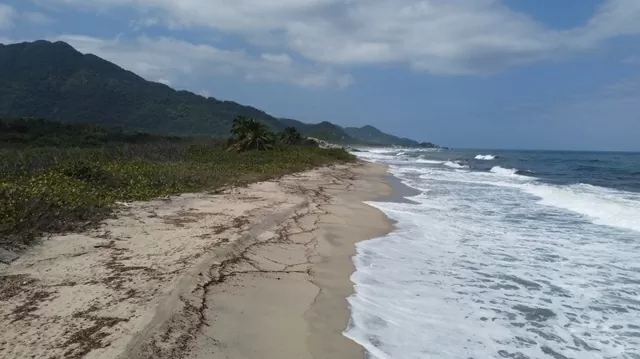 Vista lateral de una bahía del Parque Nacional Natural Tayrona 