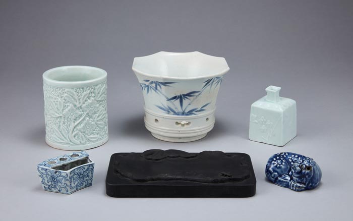 Jarra y tazas de celadón.