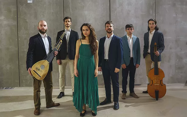Fotografía de los seis integrantes de Cantoría 