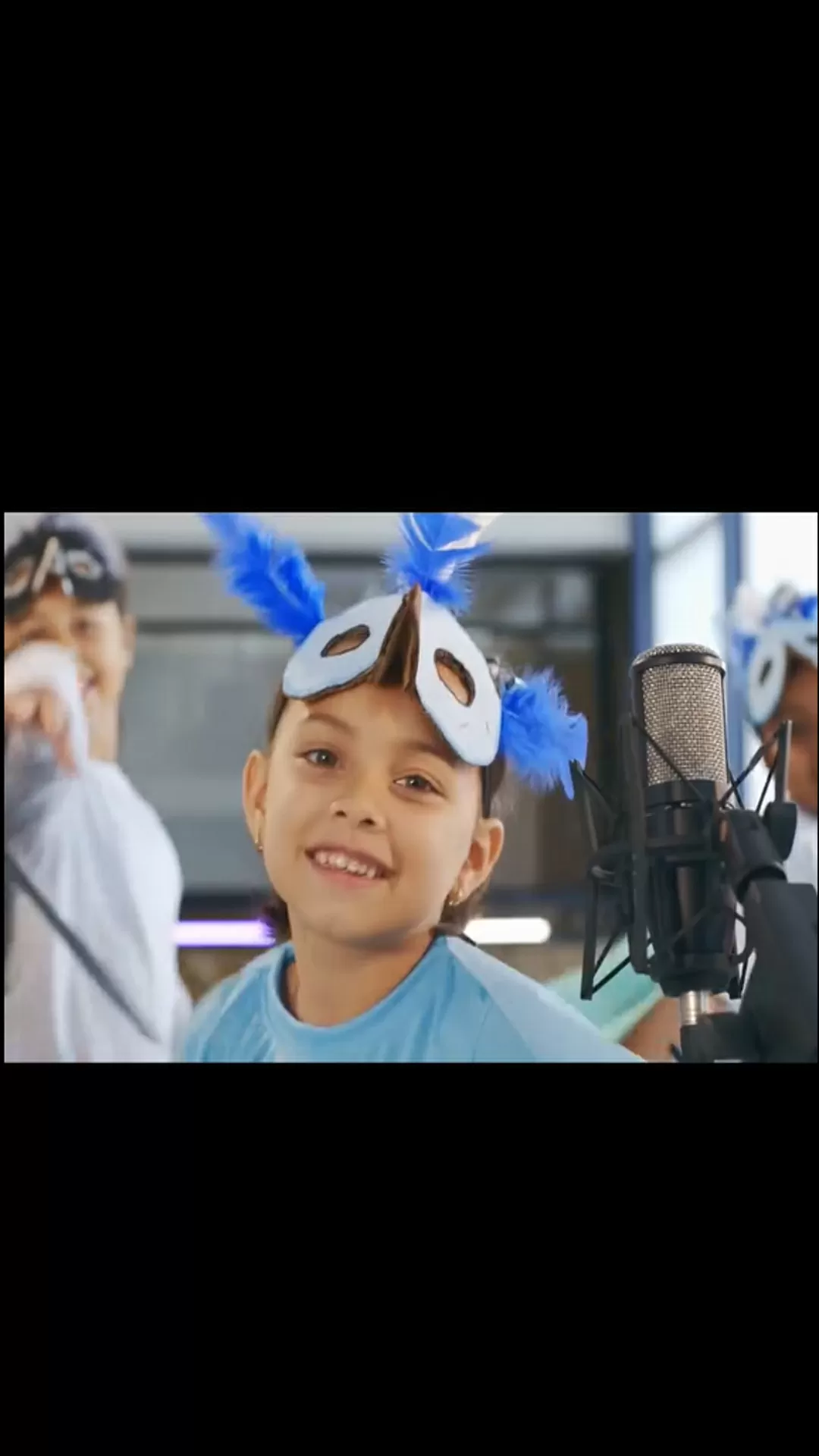 Imagen a color, sobre el video de la canción Chilacoa coa coa 