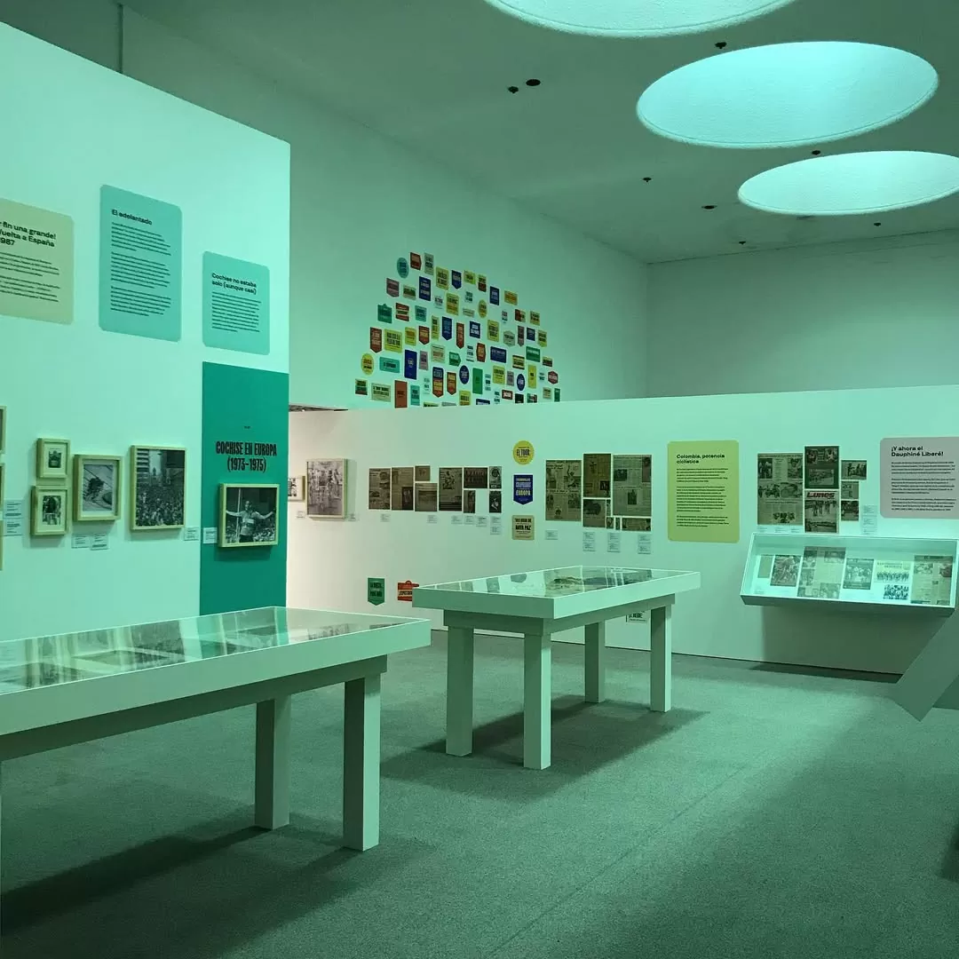Fotografía de la sección de la exposición dedicada al paso de Cochise Rodríguez por Europa